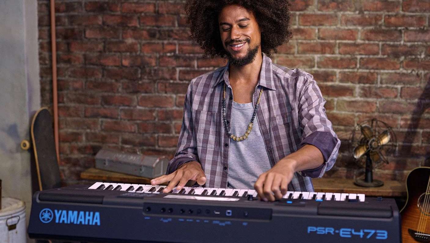 Teclado Yamaha PSR-E473 Arranjador 61 Teclas Sensitivas 820 sons